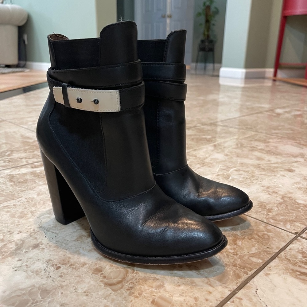 Elizabeth and James Solar Booties